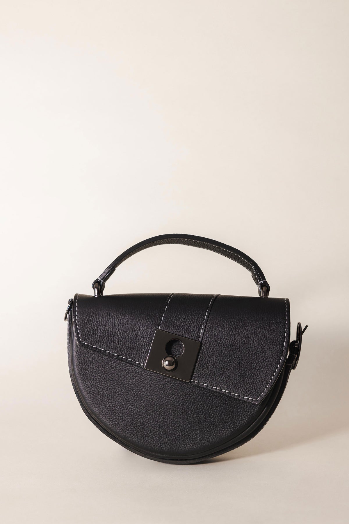 Sac demi lune cuir grainé noir