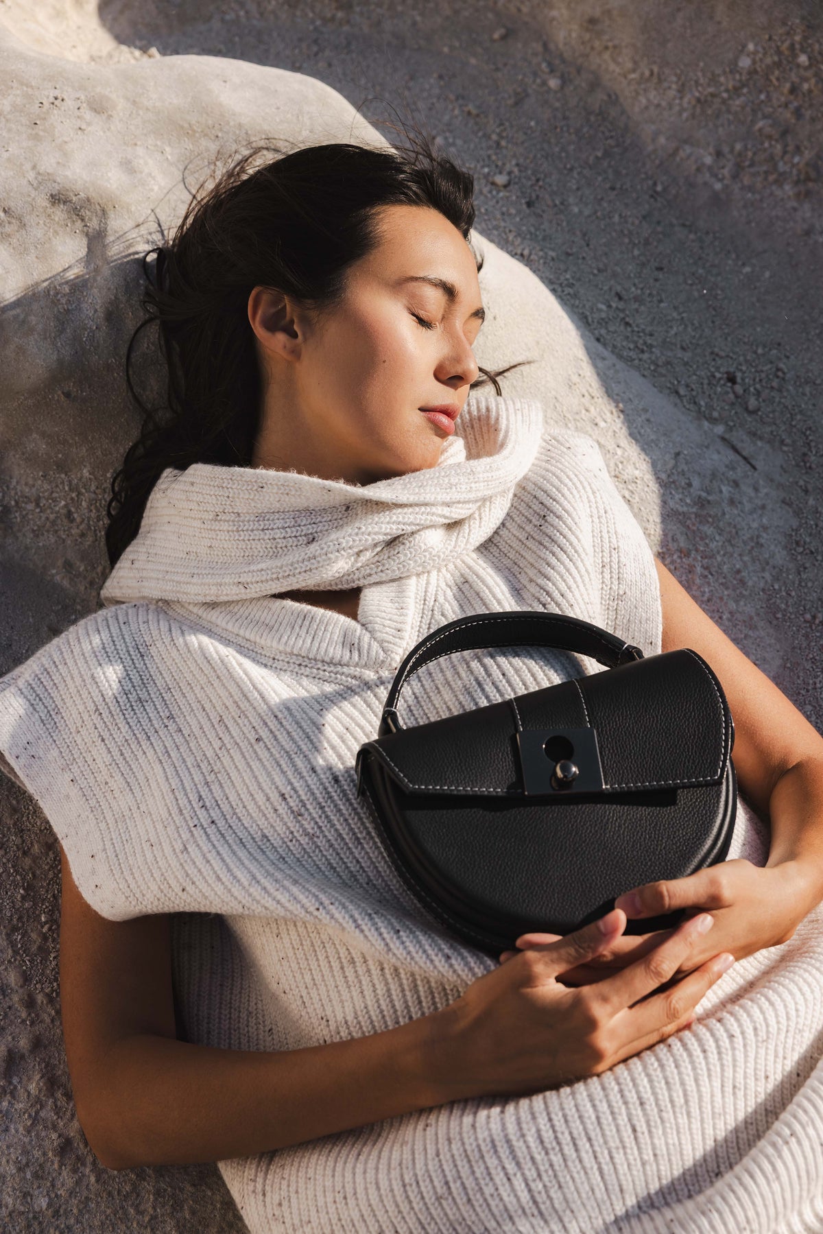 sac demi lune cuir noir grainé