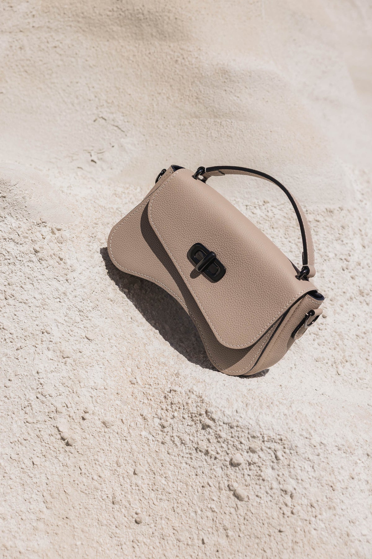 sac forme baguette cuir taupe