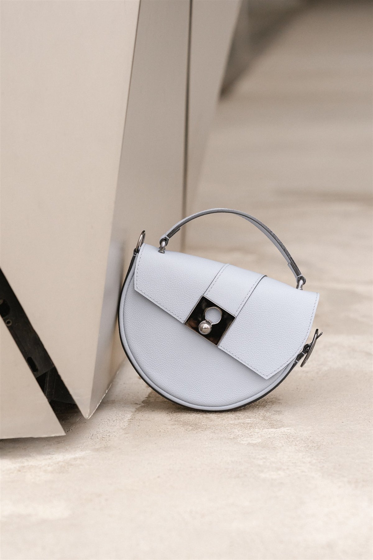 Sac demi lune cuir grainé bleu