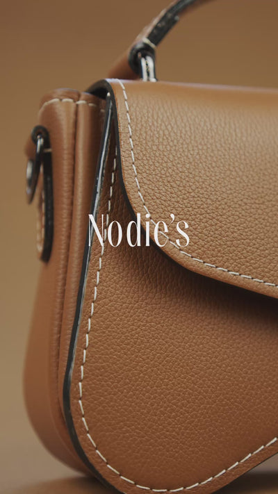 sac baguette en détail; coutures et cuir