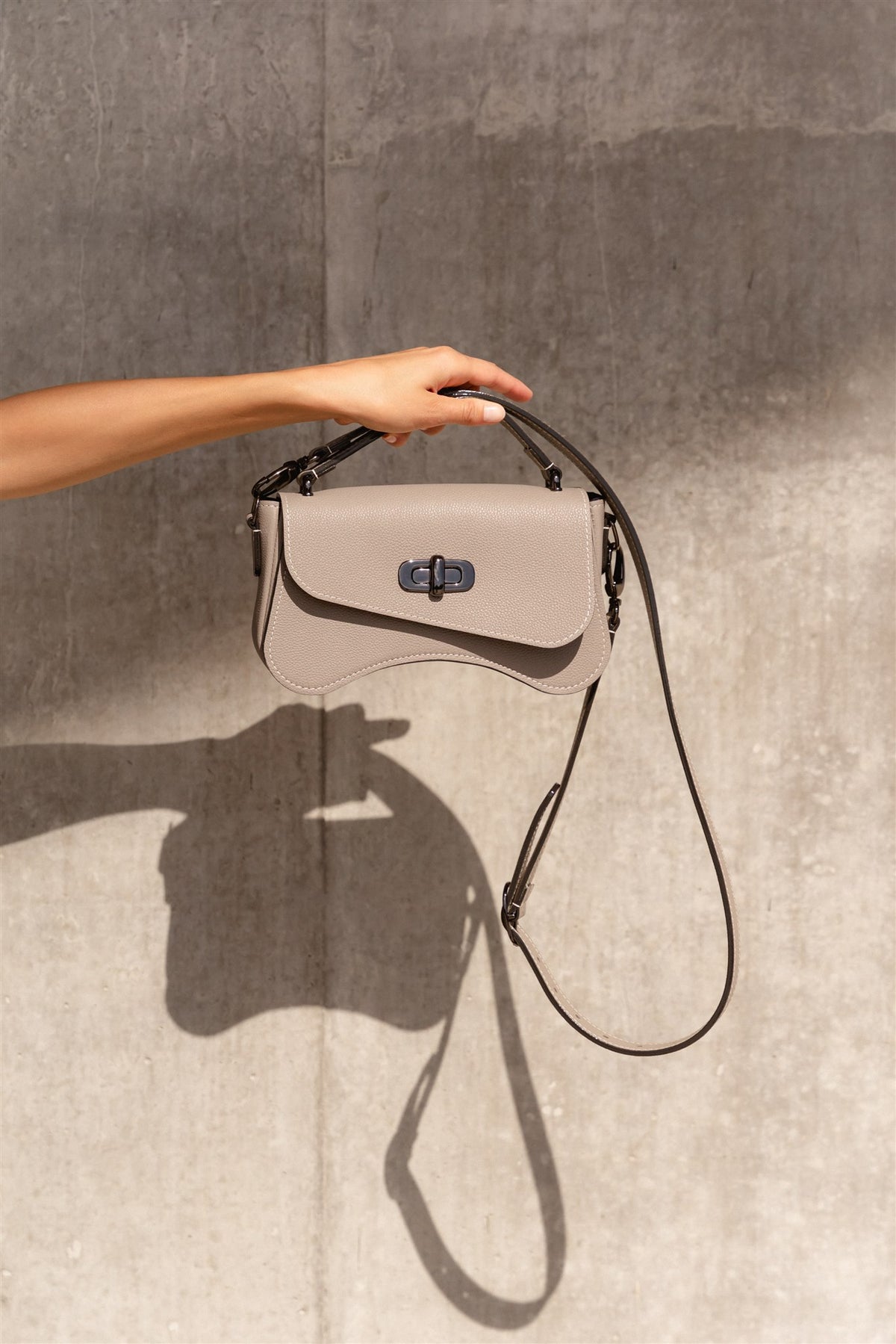 sac forme baguette gris
